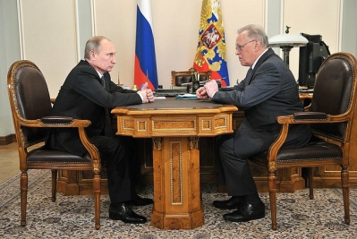 Президент РФ с президентом Российской академии наук Юрием Осиповым.